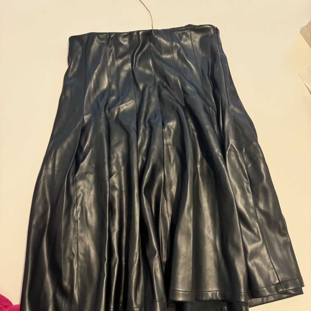 Black leather pleated skirt